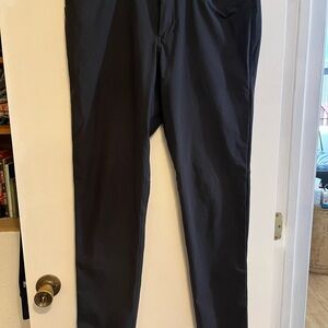 Lululemon Men’s dark grey pants - size 34